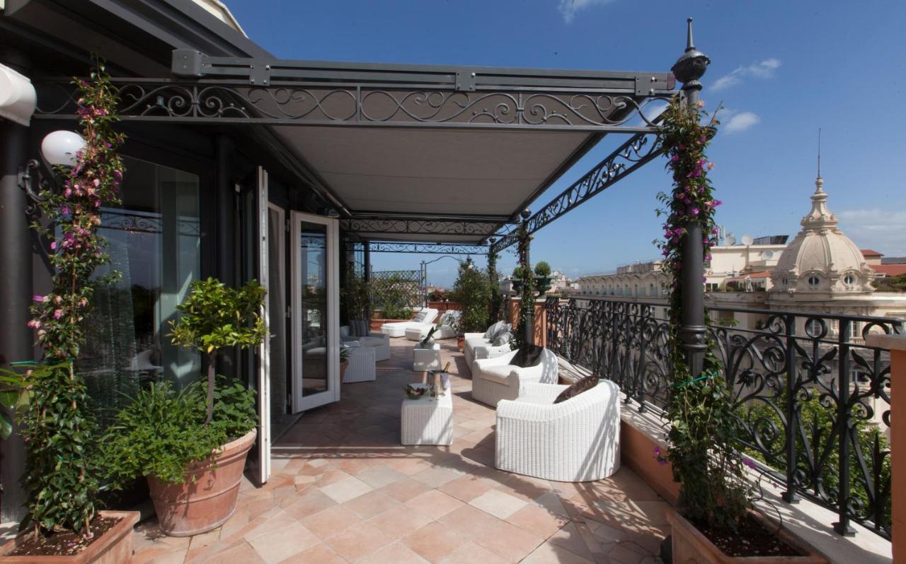 Baglioni Hotel Regina - The Leading Hotels Of The World Roma Esterno foto A retractable awning