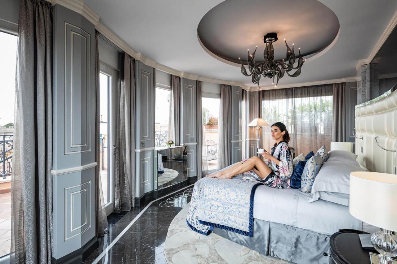Baglioni Hotel Regina - The Leading Hotels Of The World Roma Esterno foto A bedroom at the Mandarin Oriental, Paris