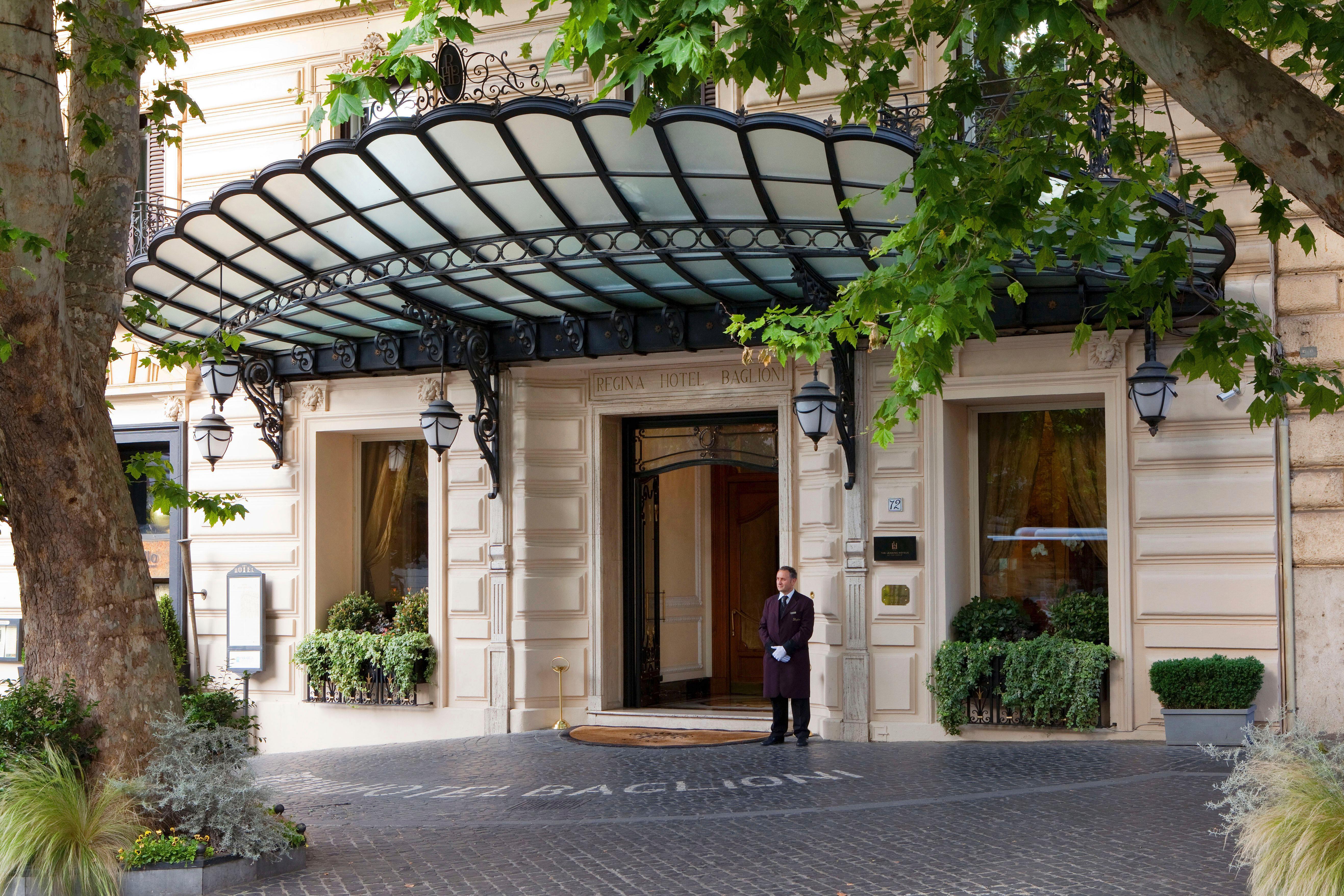 Baglioni Hotel Regina - The Leading Hotels Of The World Roma Esterno foto Entrance of the hotel