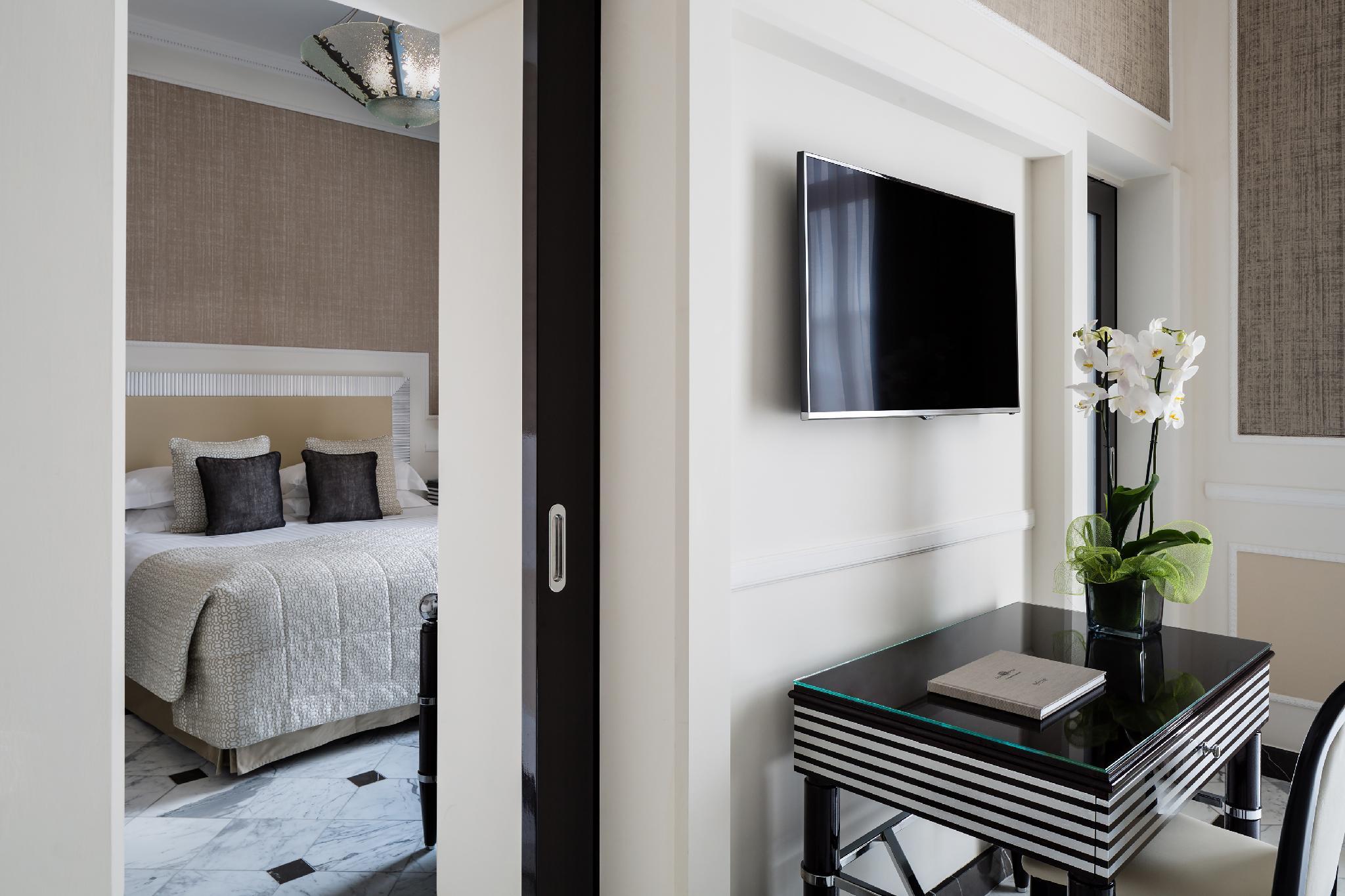 Baglioni Hotel Regina - The Leading Hotels Of The World Roma Esterno foto A suite at the Mandarin Oriental, Munich