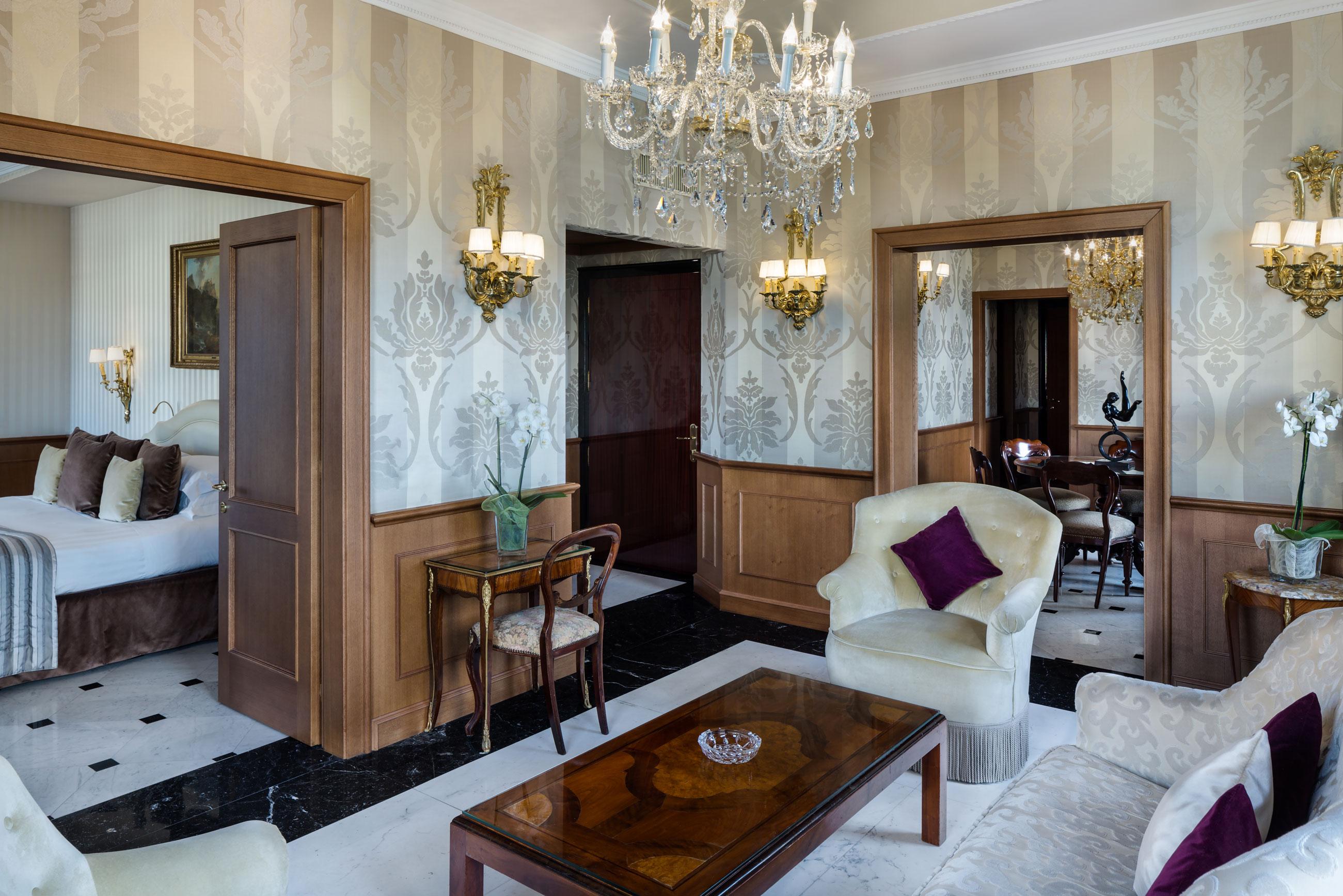 Baglioni Hotel Regina - The Leading Hotels Of The World Roma Esterno foto Suite at the Hotel de Crillon