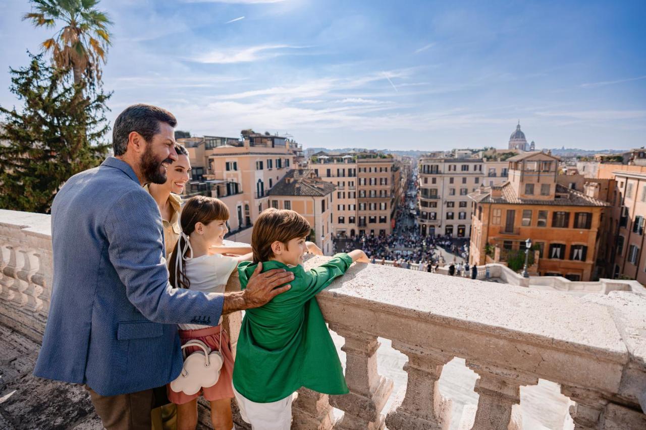Baglioni Hotel Regina - The Leading Hotels Of The World Roma Esterno foto A family on the Pincio